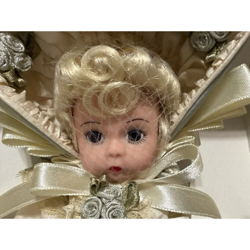 2000 Madame Alexander #26875 Adorable Silk Victorian 8